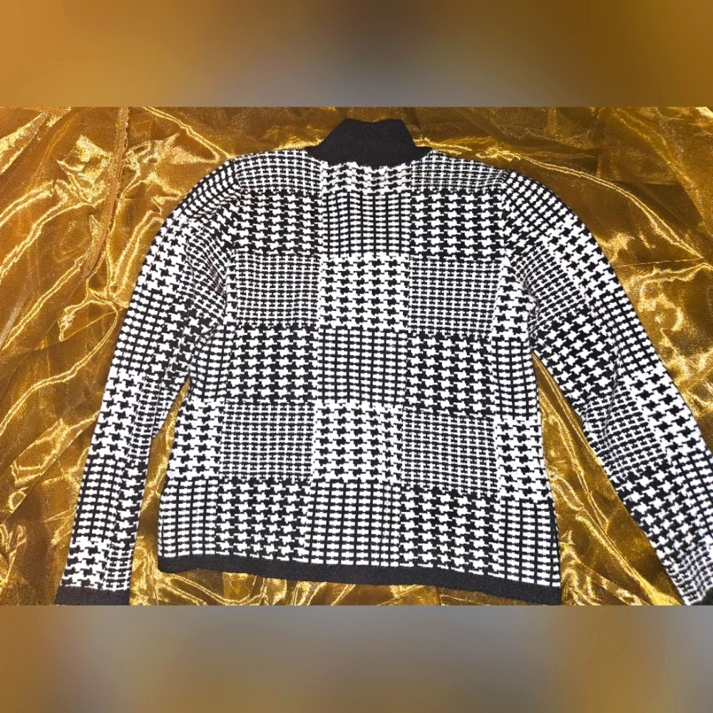 Joseph A woman sweater
